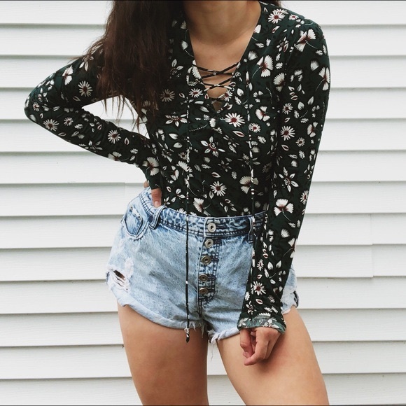 Express Tops - 3 for 15$✨Express emerald green floral lace-up top